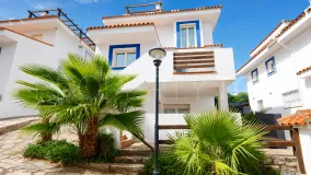 Se vende villa en La Duquesa con 6 dormitorios
