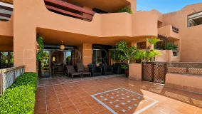 Se vende apartamento con 2 dormitorios en Estepona Este