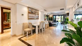 Se vende apartamento con 2 dormitorios en Estepona Este