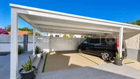 Villa a la venta con 4 dormitorios en Estepona