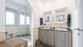 Se vende villa en La Reserva con 5 dormitorios