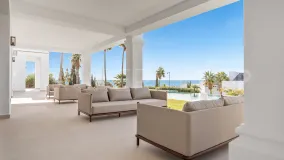 Se vende villa con 5 dormitorios en Los Flamingos