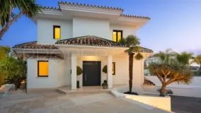 5 bedrooms villa for sale in Nueva Andalucia
