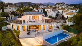 5 bedrooms villa for sale in Nueva Andalucia
