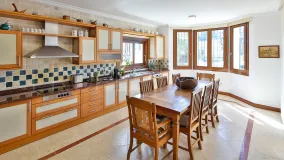 Villa de 5 dormitorios en venta en Nueva Andalucia