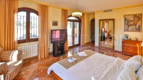Villa de 5 dormitorios en venta en Nueva Andalucia