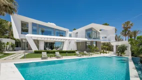 For sale villa in Los Monteros Playa