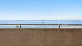 Apartamento con 3 dormitorios en venta en Estepona Centro