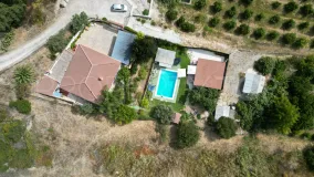 Villa for sale in Estepona with 6 bedrooms