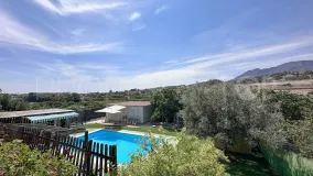 Villa for sale in Estepona with 6 bedrooms