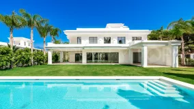 Villa de 5 dormitorios en venta en Las Lomas del Marbella Club