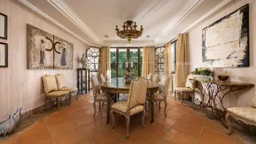 Villa en venta con 8 dormitorios en Guadalmina Baja