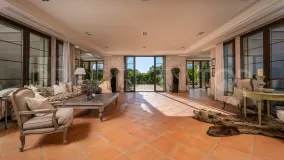 Villa en venta con 8 dormitorios en Guadalmina Baja