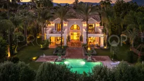 Villa en venta con 8 dormitorios en Guadalmina Baja
