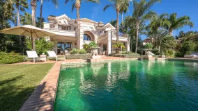 Villa en venta con 8 dormitorios en Guadalmina Baja