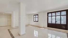 For sale Nueva Andalucia apartment with 2 bedrooms