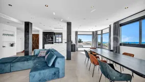 Buy villa with 4 bedrooms in Elviria