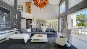 Buy Nueva Andalucia 5 bedrooms villa