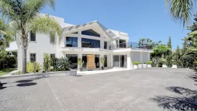 Buy Nueva Andalucia 5 bedrooms villa