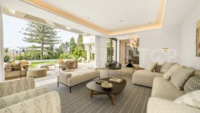 Villa en venta en Los Monteros con 5 dormitorios