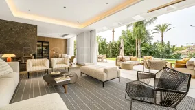 Villa en venta en Los Monteros con 5 dormitorios