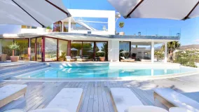 For sale Nueva Andalucia villa with 7 bedrooms