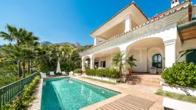 Se vende villa con 5 dormitorios en Cascada de Camojan