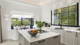 Villa for sale in Nueva Andalucia with 5 bedrooms