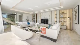 Elviria, villa de 5 dormitorios a la venta