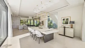 Elviria, villa de 5 dormitorios a la venta
