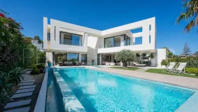 Elviria, villa de 5 dormitorios a la venta