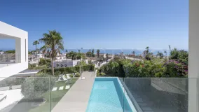 Elviria, villa de 5 dormitorios a la venta