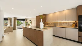 3 bedrooms town house in Golden Mile for sale