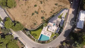 Villa de 5 dormitorios en venta en Elviria