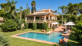Se vende villa en Los Monteros con 6 dormitorios