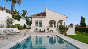 Villa for sale in Elviria