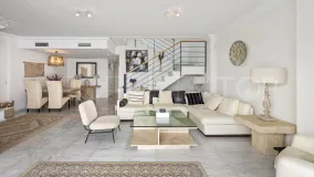 Town house for sale in La Mairena