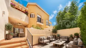 4 bedrooms town house in Golden Mile for sale