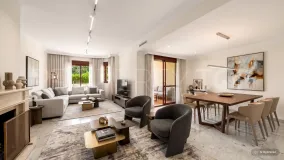 4 bedrooms town house in Golden Mile for sale