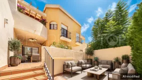4 bedrooms town house in Golden Mile for sale