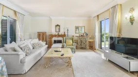 Se vende villa con 4 dormitorios en Elviria
