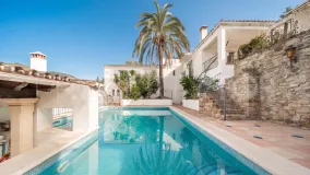 Villa en venta de 5 dormitorios en Benahavis Centro