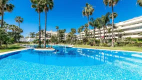 Apartamento planta baja en venta de 3 dormitorios en Marbella - Puerto Banus