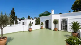 Comprar villa con 4 dormitorios en Cabopino