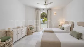 Comprar villa con 4 dormitorios en Cabopino