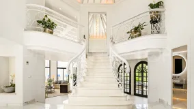 Villa for sale in Marbella Hill Club with 6 bedrooms