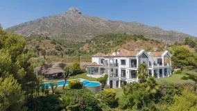 Villa for sale in Marbella Hill Club with 6 bedrooms