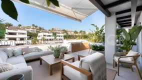 Se vende atico duplex de 3 dormitorios en Las Lomas del Marbella Club