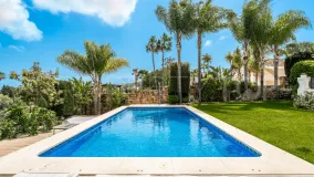 For sale villa in Nueva Andalucia with 5 bedrooms