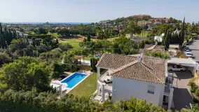 For sale villa in Nueva Andalucia with 5 bedrooms